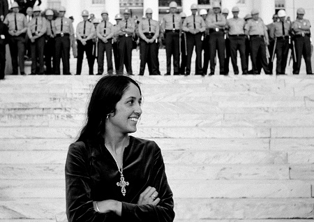 KLEIN_JOAN-BAEZ-I-Am-A-Noise-6_Stephen-Sonnerstein_Alamode-Film.jpg  